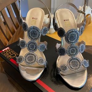 Red Carpet gemstone dress shoes in Silver leather.